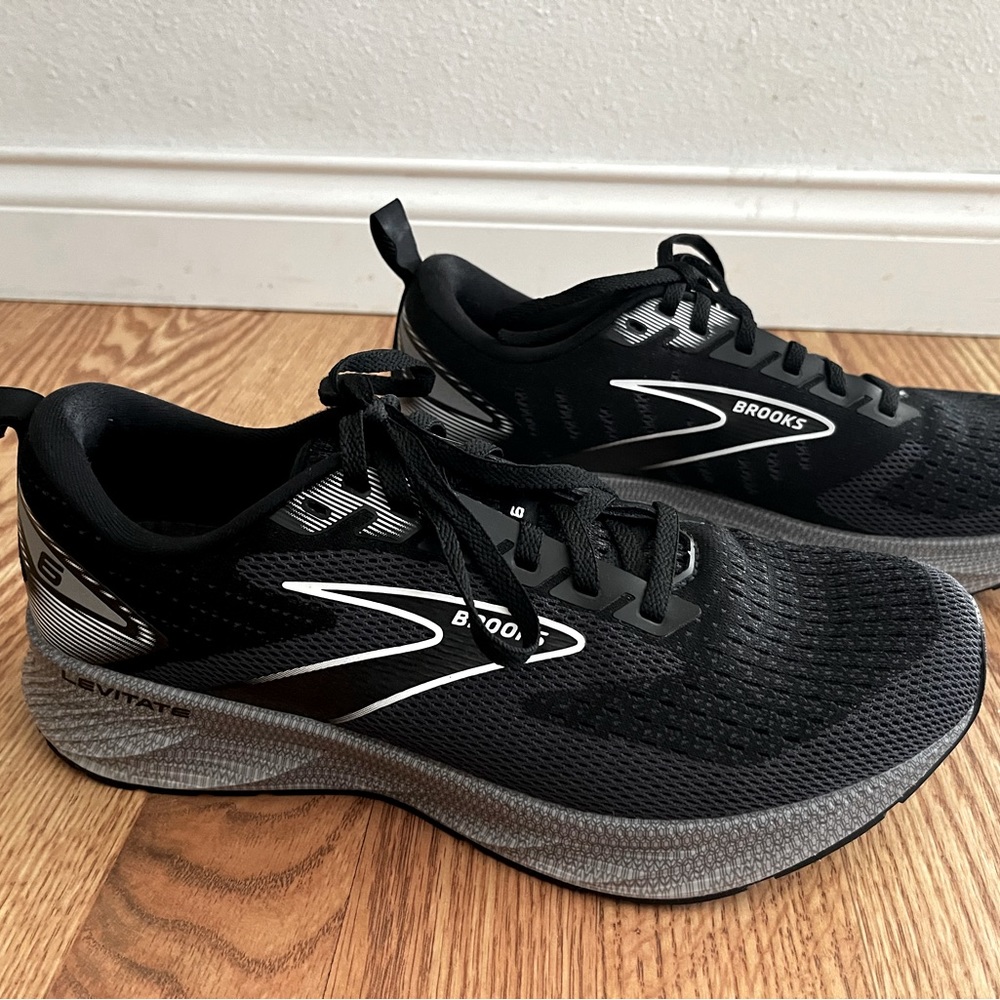 Almost New Brooks Levitate 6 Running Shoes! Only 35 miles on them!